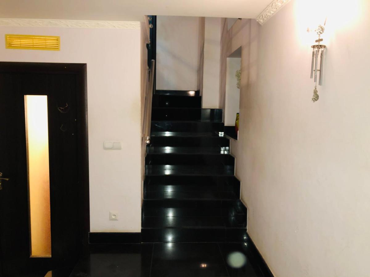 Sev Group Hostel Yerevan Bagian luar foto