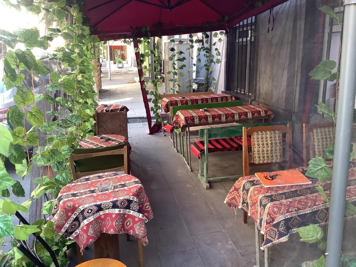 Sev Group Hostel Yerevan Bagian luar foto